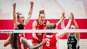 MŚ siatkarek. Martyna Czyrniańska (w środku) przekonuje, że może dać drużynie więcej niż w pierwszych meczach. Z Niemkami już raz dała popis