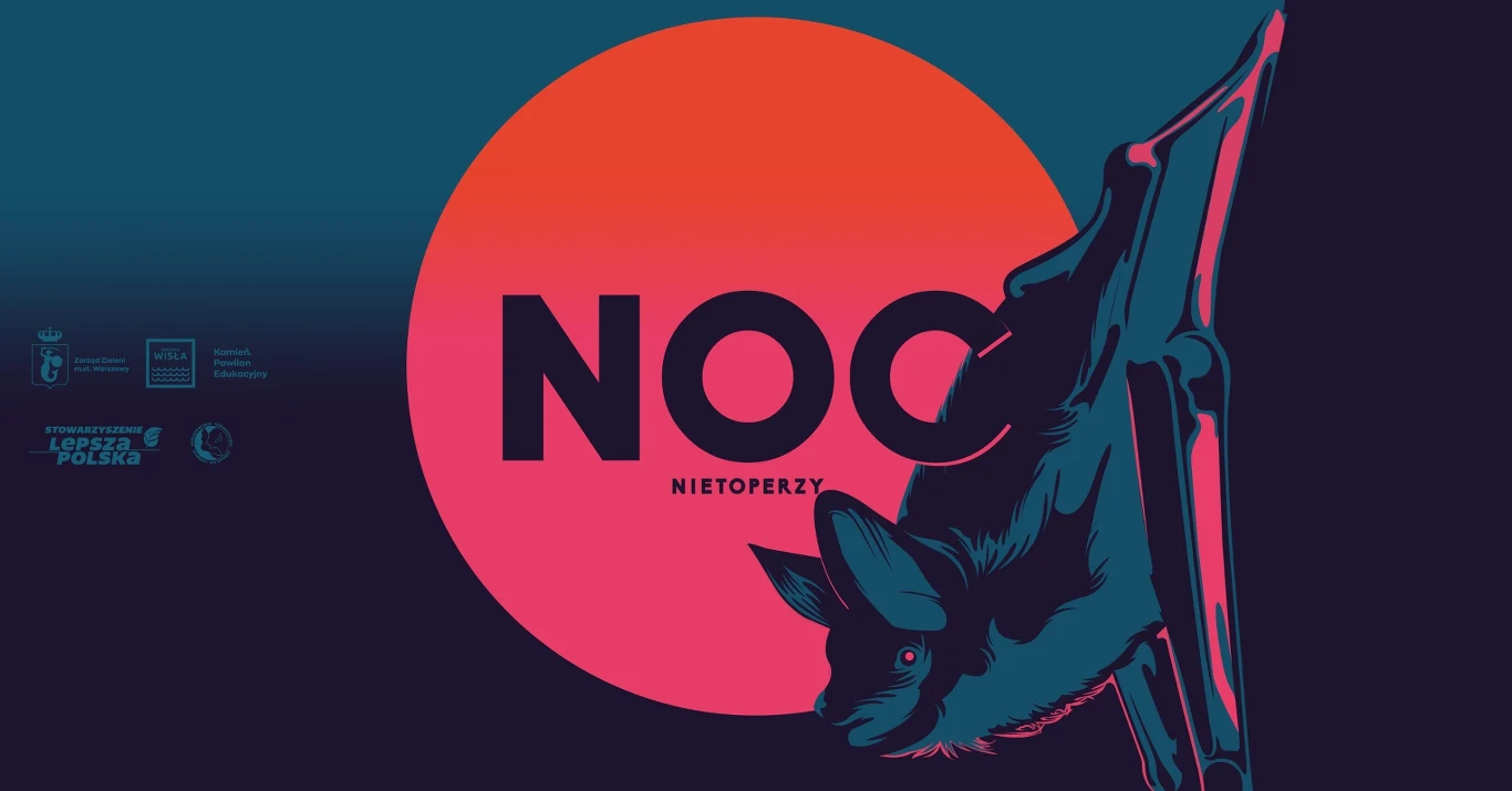 Noc Nietoperzy Czarna sylwetka nietoperza wiszącego głową w dół na tle dużego, pomarańczowego koła i tekstu 'Noc Nietoperzy', utrzymana w jednolitych odcieniach różu i niebieskiego.