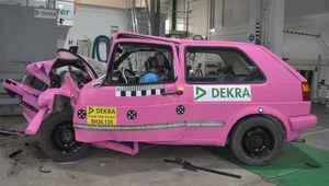 Rozbili starego Volkswagen Golfa. Test nie pozostawił złudzeń