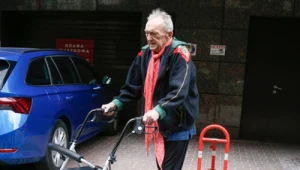 Michał Urbaniak przed studiem "Dzień dobry TVN"