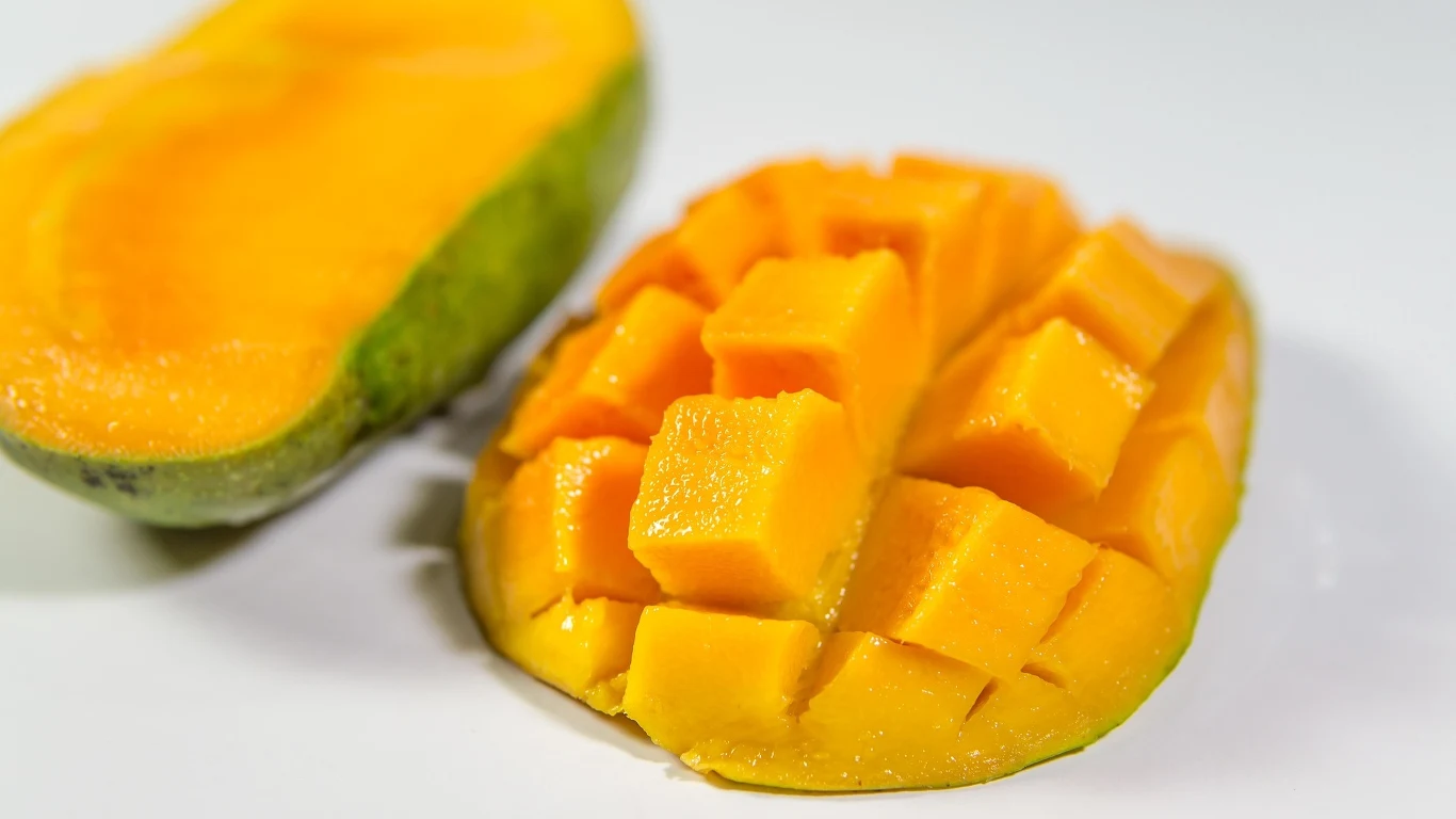 Owoc mango to skarbnica witamin i minerałów, który zregenerują twoją skórę