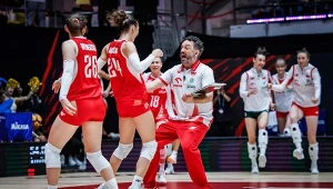 Stefano Lavarini po meczu z Niemkami wbiegł na parkiet wyściskać Paulinę Damaske