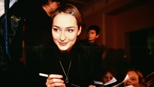 Anita Lipnicka (była wokalistką Varius Manx w latach 1993-1995) śpiewała, że "Wszystko się może zdarzyć"