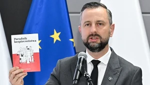 Szef MON Władysław Kosiniak-Kamysz wspólnie z szefem MSWiA Marcinem Kierwińskim zaprezentował rządowy "Poradnik bezpieczeństwa"