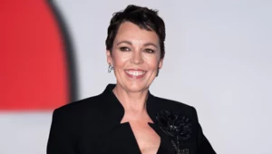 Krótkie cięcia to najmocniejszy trend sezonu. Olivia Colman potwierdza, że pixie odmładza, jak żadna inna fryzura