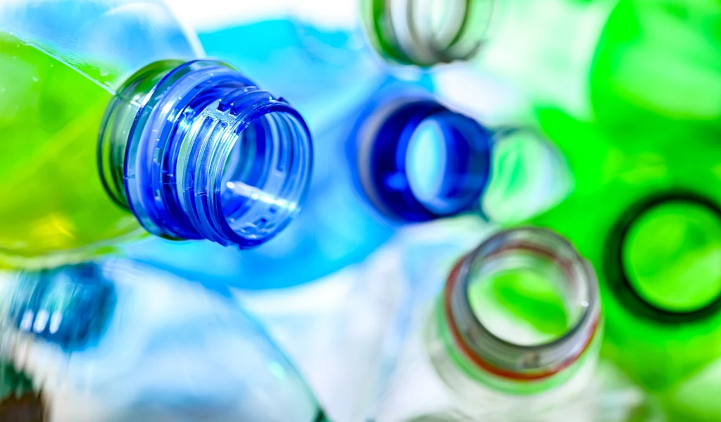 Według zapewnień Ministerstwa Klimatu i Środowiska w systemie kaucyjnym puszki i butelki będzie można oddać w każdej gminie Według zapewnień Ministerstwa Klimatu i Środowiska w systemie kaucyjnym puszki i butelki będzie można oddać w każdej gminie