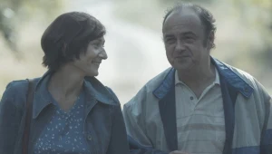 Magdalena Popławska i Arkadiusz Jakubik w filmie "Nasza rewolucja. Historia miłości Grażyny i Jacka Kuroniów"