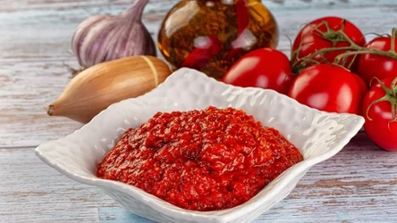 Warzywna pasta lutenica to prawdziwa perełka kuchni bułgarskiej 