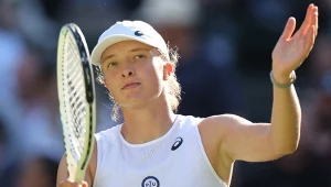 Iga Świątek podczas meczu z Lesley Pattinamą Kerkhove, Wimbledon 2022