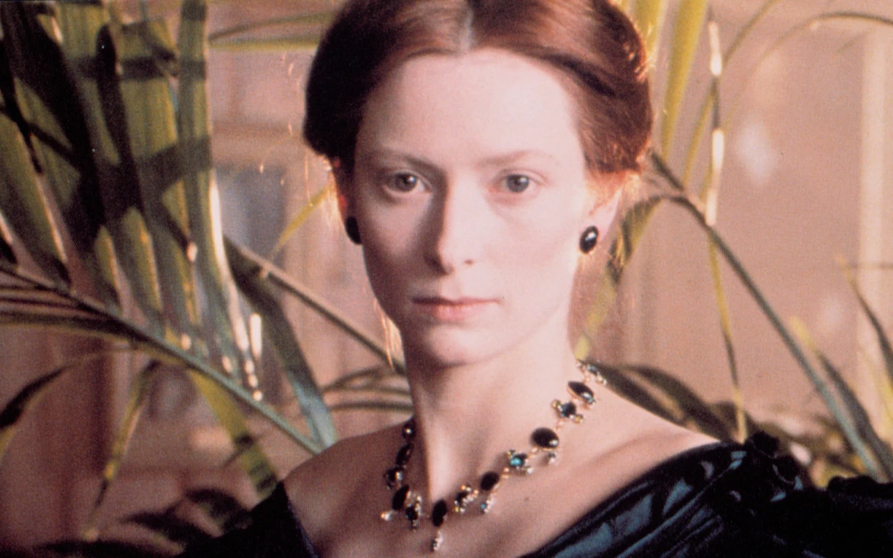 Tilda Swinton w filmie "Orlando" z 1992 roku