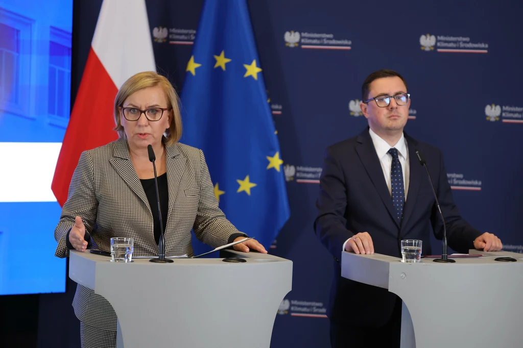 Resorty klimatu i energii złożą kolejne projekty ustaw ws. obniżenia cen energii Resorty klimatu i energii złożą kolejne projekty ustaw ws. obniżenia cen energii