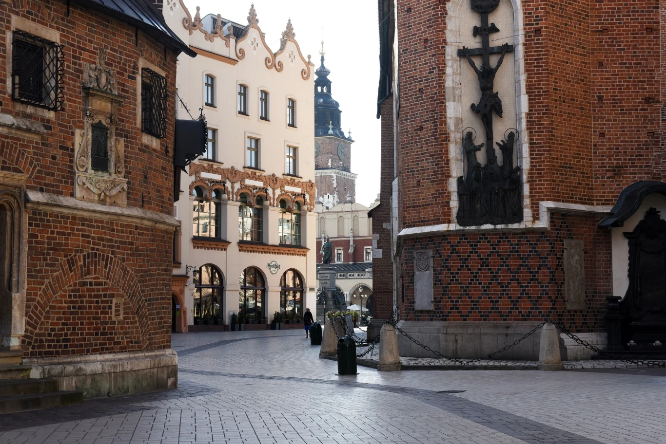 Plac Mariacki z zaznaczonym murem cmentarnym