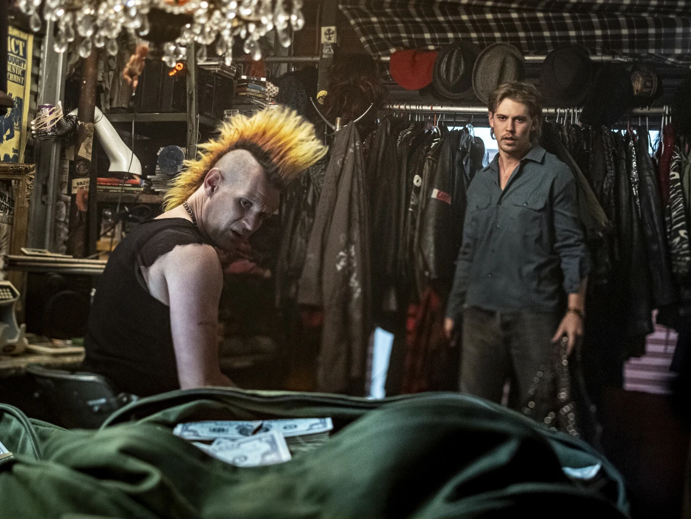 Matt Smith i Austin Butler w filmie "Złodziej z przypadku" Matt Smith i Austin Butler w filmie "Złodziej z przypadku"