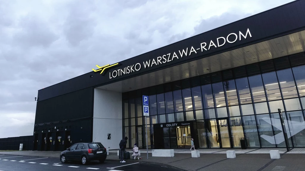 Odwołane loty z Radomia z powodu katastrofy F-16 Odwołane loty z Radomia z powodu katastrofy F-16