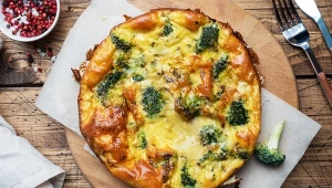 Zapiekany brokuł z serem i fasolą. 