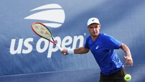 Kamil Majchrzak pokonuje w drugiej rundzie Karema Chaczanowa. Historyczne osiągnięcie Polaka na US Open