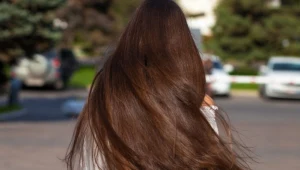 W PRL-u każda kobieta nakładała je na włosy. Były gęste i lśniące