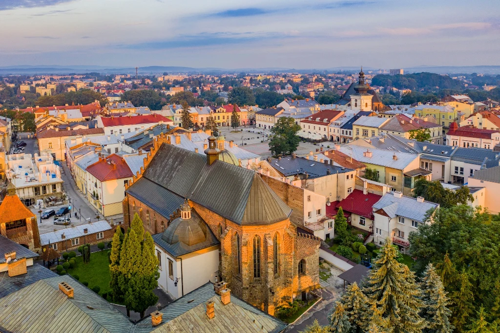 Krosno zwane jest "Miastem Szkła" jak również "Małym Krakowem" Krosno