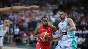 Jordan Loyd mija Lukę Doncicia