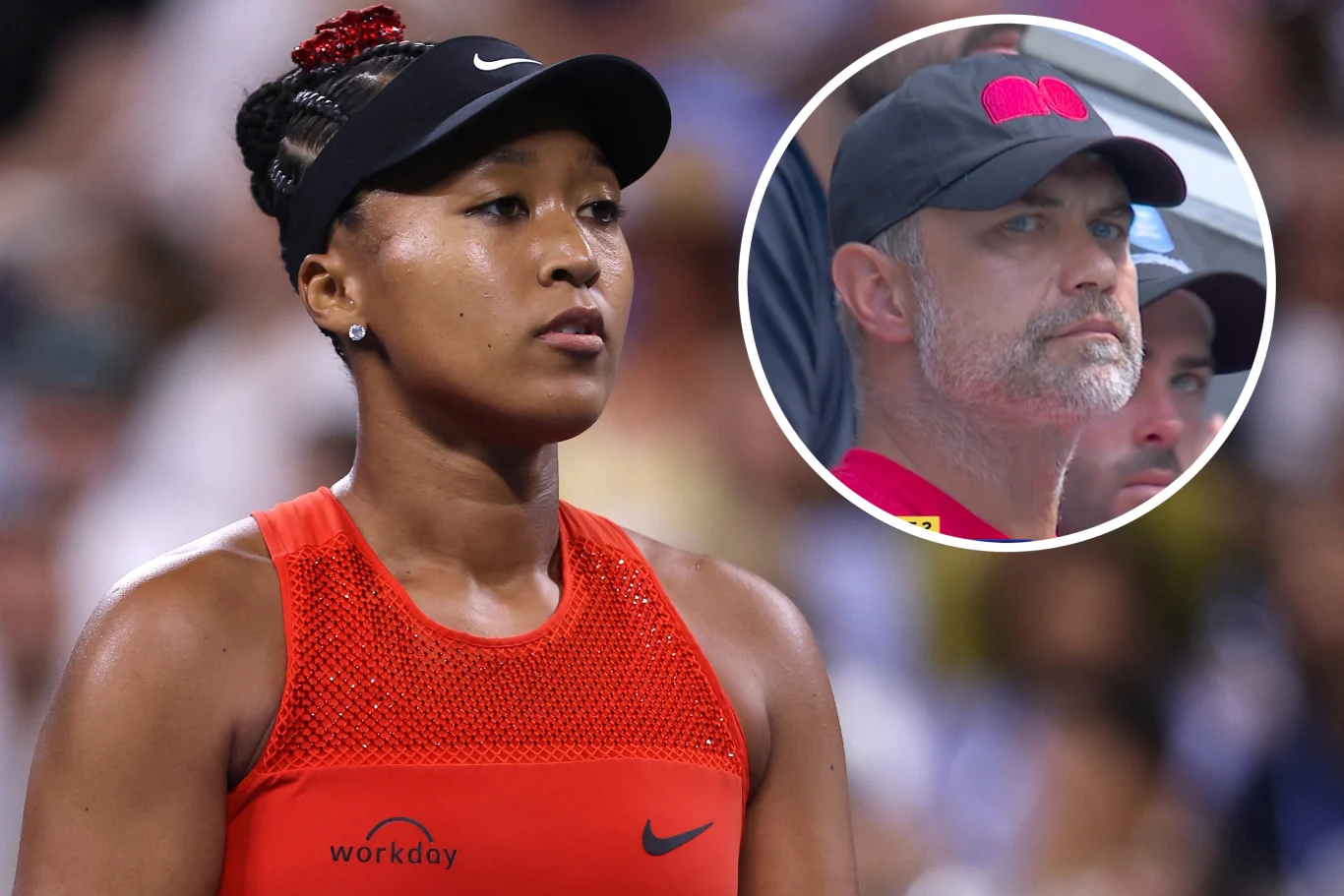 Tenisistka w czerwonym stroju sportowym podczas meczu, w tle wyraźnie skupiona publiczność, dodatkowo duże powiększone ujęcie mężczyzny w czapce jako wstawka w prawym górnym rogu zdjęcia.
