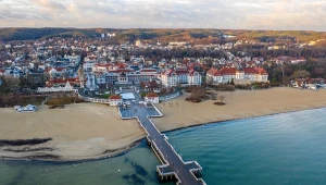 Sopot był nazywany "polską Ibizą". Dziś kieruje ofertę dla rodzin z dziećmi i seniorów.