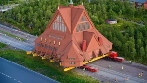 Ten kościół waży 700 ton. Podnieśli go i przenieśli o 5 km