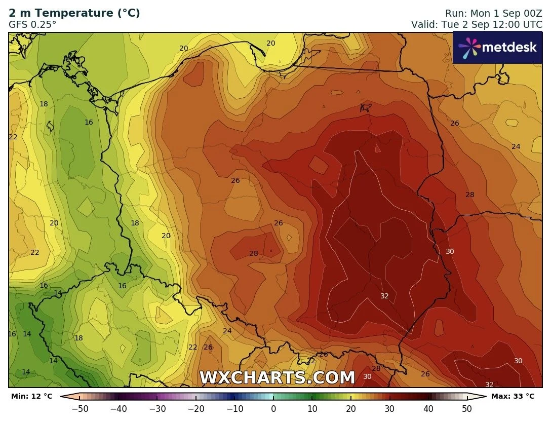 Kolorowa mapa pogodowa pokazująca rozkład temperatur powietrza na obszarze Polski i krajów sąsiednich, z zaznaczeniem szczególnie wysokich temperatur w centralnej i południowo-wschodniej części Polski, sięgających 32-33°C. Na mapie widoczne są izotermy...