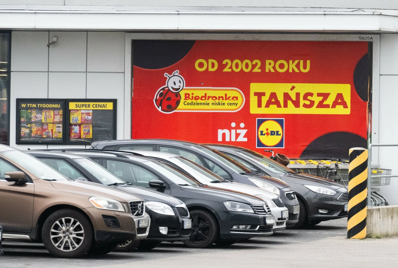 Kolejna odsłona sporu dyskontów. Komornik wszedł do Biedronki Kolejna odsłona sporu dyskontów. Komornik wszedł do Biedronki