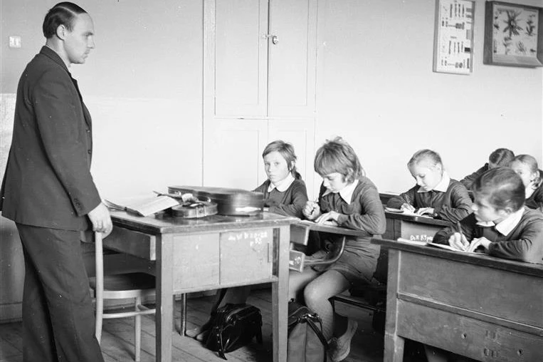 Szkoła z dawnych lat. Rozpoznasz wszystkie przedmioty z XX wieku? Szkoła z dawnych lat. Rozpoznasz wszystkie przedmioty z XX wieku?