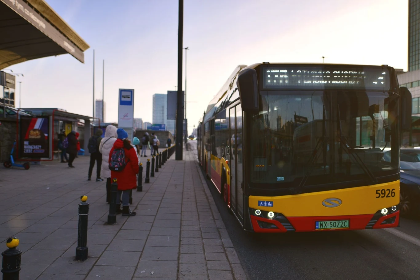 Prawo do darmowych przejazdów przysługuje automatycznie po osiągnięciu określonego wieku.