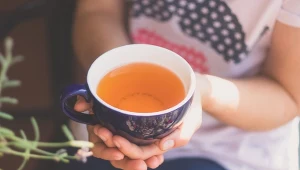 Święta bazylia koi ciało i umysł. Poznaj moc indyjskiej herbaty tulsi 