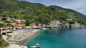 Morze, klify i domki jak z bajki. Odwiedź to miejsce jesienią, bo jest tu znacznie spokojniej 