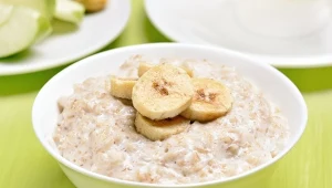 Dodawaj do owsianki zamiast mleka. Talia wreszcie będzie widoczna