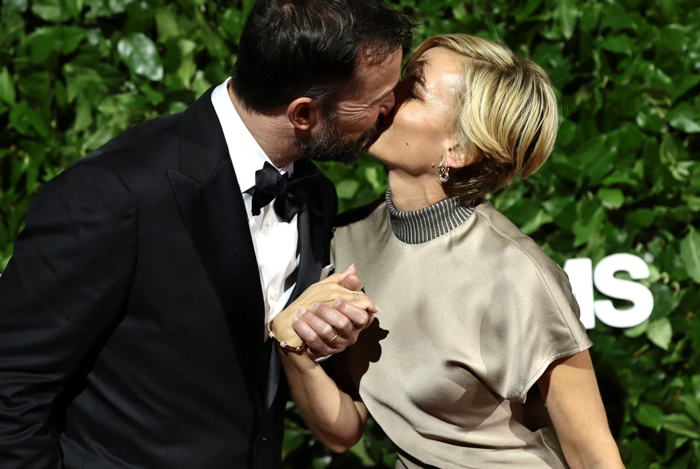 Noah Wyle, Sara Wells