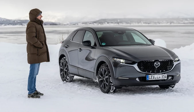 Mazda CX-30 zatankowana paliwem ze słomy. Nie dojechałem nią na Nordkapp