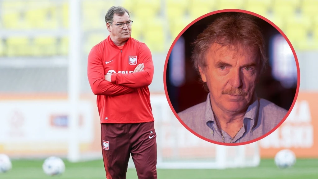 Trener w dresie reprezentacji Polski stoi na boisku piłkarskim z założonymi rękami, w tle rozmyte trybuny i piłki do gry; obok znajduje się okrągła wstawka z portretem mężczyzny o poważnym wyrazie twarzy.