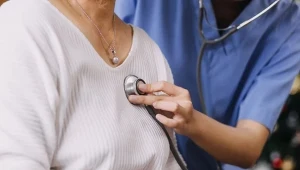 U osób po 65. roku życia wirus paragrypy może prowadzić do rozwoju zapalenia oskrzeli lub płuc