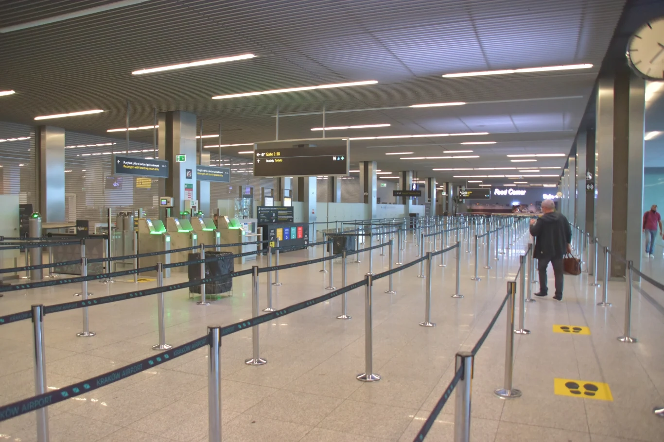 Limity płynów nie obowiązują tylko na dwóch polskich lotniskach. Kraków Airport znosi limit przewozu płynów. Zmiany od 3 września