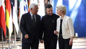 Prezydent Ukrainy Wołodymyr Zełenski w otoczeniu liderów UE: Antonio Costy oraz Ursuli von der Leyen. Komisja Europejska zleciła nowy sondaż. Co z członkostwem Ukrainy w UE? Zdj. ilustracyjne
