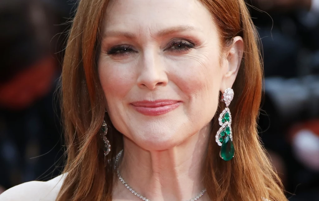 Julianne Moore jest jedną z gwiazd, które polubiły cieniowane włosy do ramion