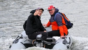 Marcin Grzybowski (po lewej stronie)