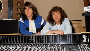 Malcolm Young i Angus Young w latach 80.