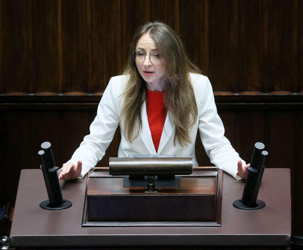 Minister rodziny, pracy i polityki społecznej Agnieszka Dziemianowicz-Bąk