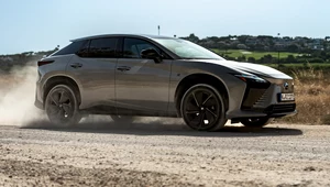 Nowy Lexus RZ zaskakuje zasięgiem i kosmiczną kierownicą. Nie będzie hitem