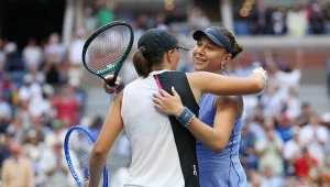 Iga Świątek i Amanda Anisimova po meczu ćwierćfinałowym US Open 2025