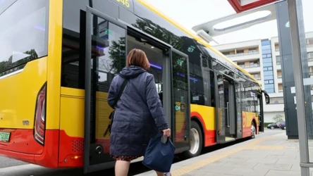 ​Korzystasz z komunikacji miejskiej? Jeden warunek, dokument i jeździsz za darmo