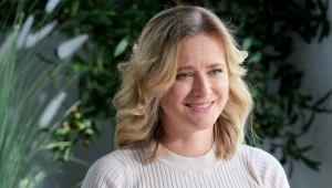 Julia (Marta Chodorowska) dowie się, że spodziewa się dziecka