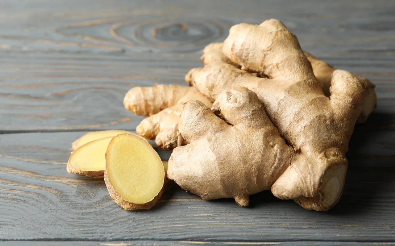 Kłącze imbiru. Ta przyprawa wykazuje działanie prozdrowotne