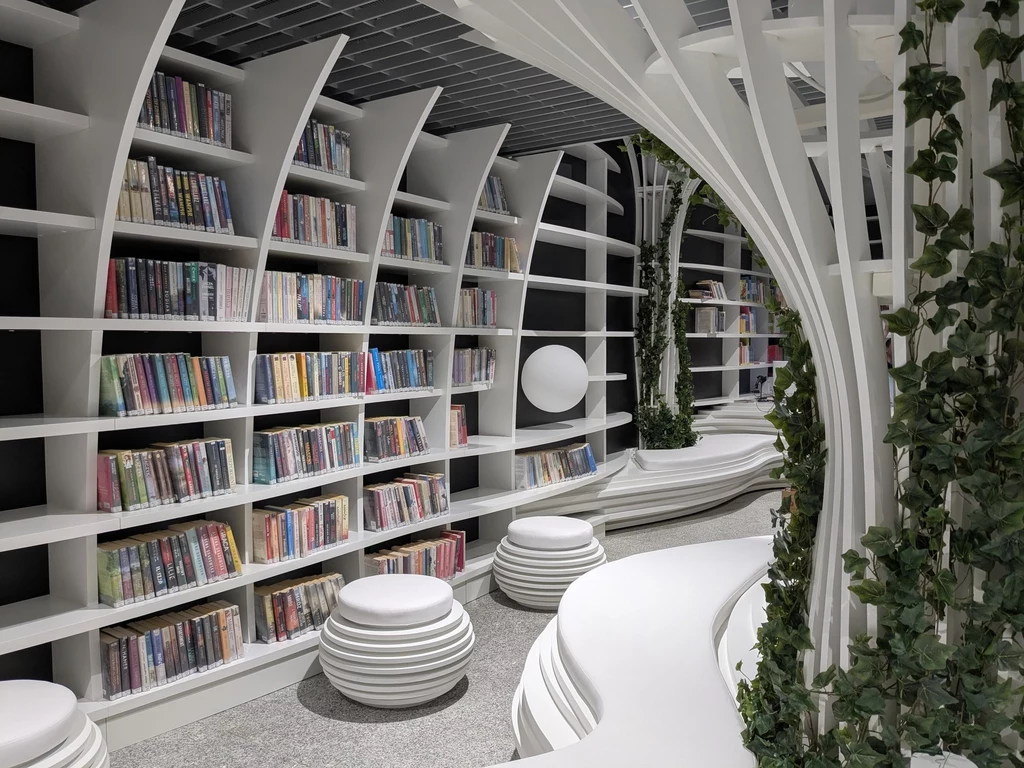 Pierwsza biblioteka w warszawskim metrze już otwarta – Metroteka Pierwsza biblioteka w warszawskim metrze już otwarta – Metroteka