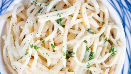 Dlaczego warto jeść surowy seler? Co można z niego zrobić?